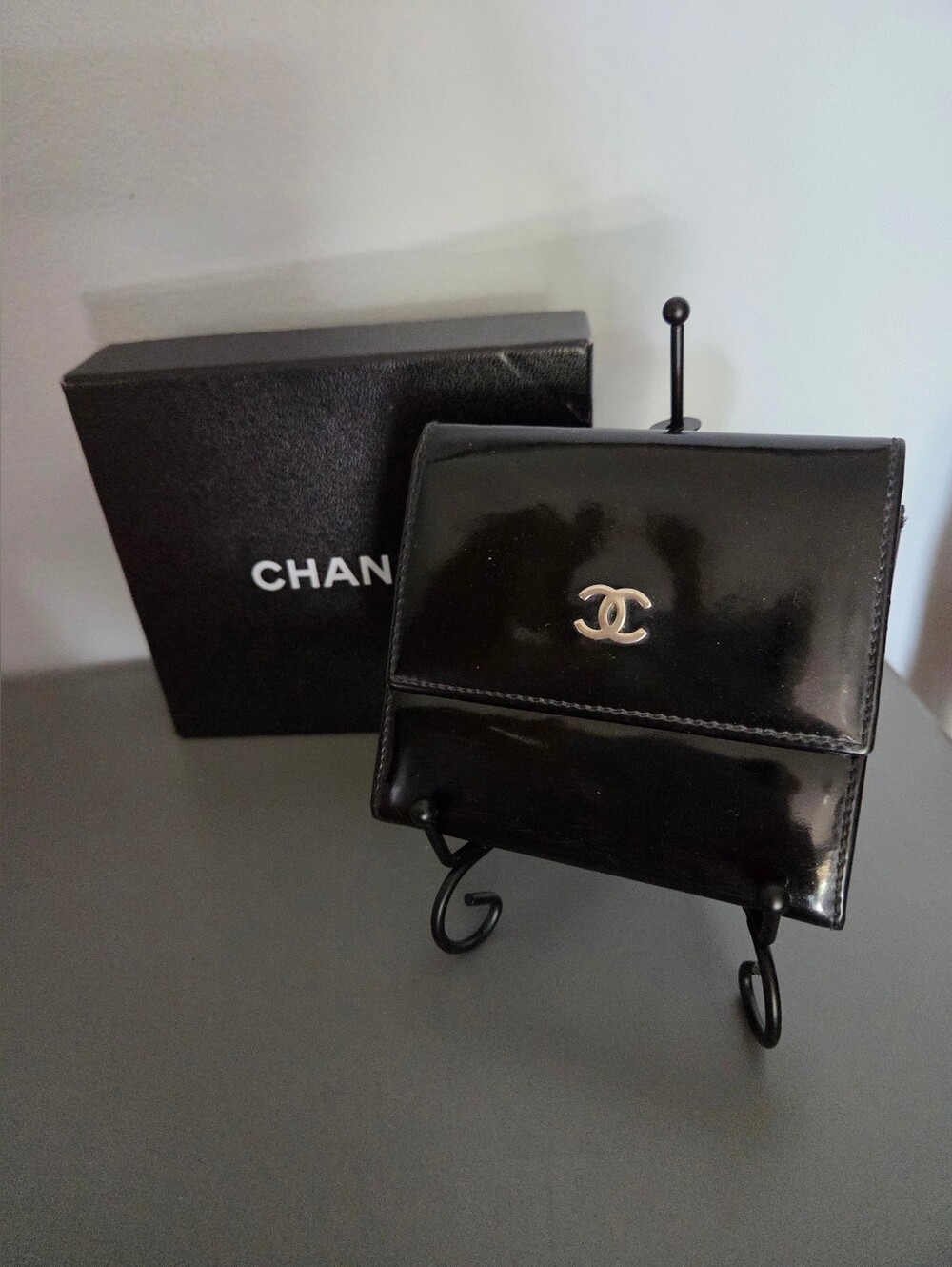 CHANEL PATENT LEATHER TRIFOLD WALLET Used Great Condition Code #6722473 Black